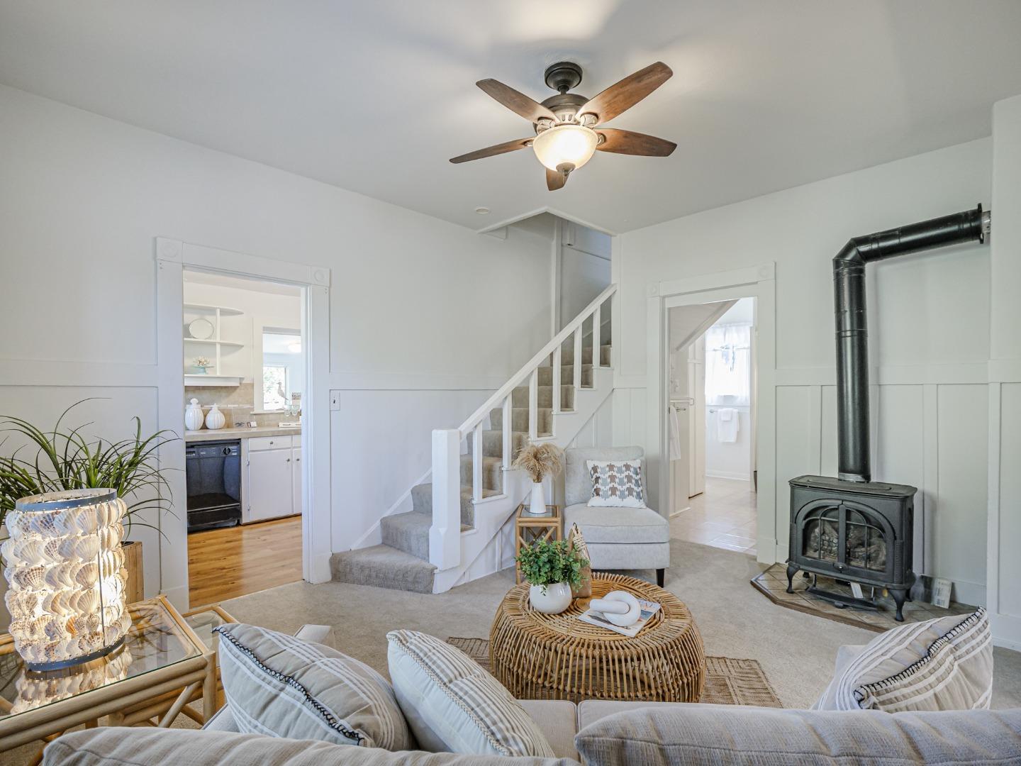 Detail Gallery Image 10 of 49 For 614 Poplar Ave, Santa Cruz,  CA 95062 - 3 Beds | 1 Baths