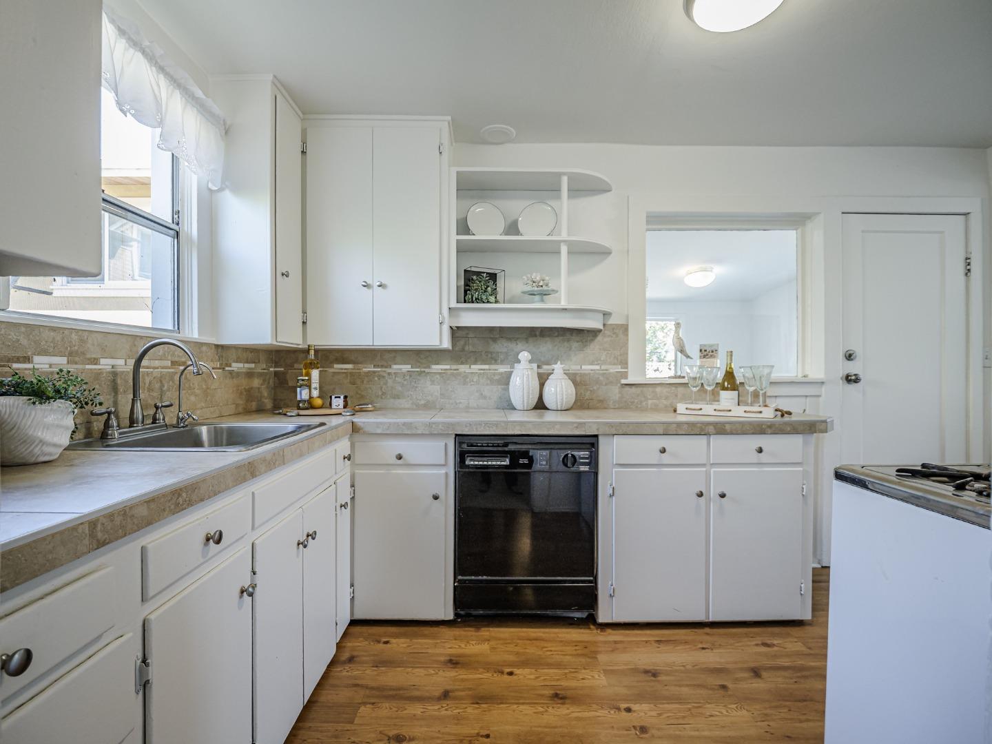 Detail Gallery Image 14 of 49 For 614 Poplar Ave, Santa Cruz,  CA 95062 - 3 Beds | 1 Baths