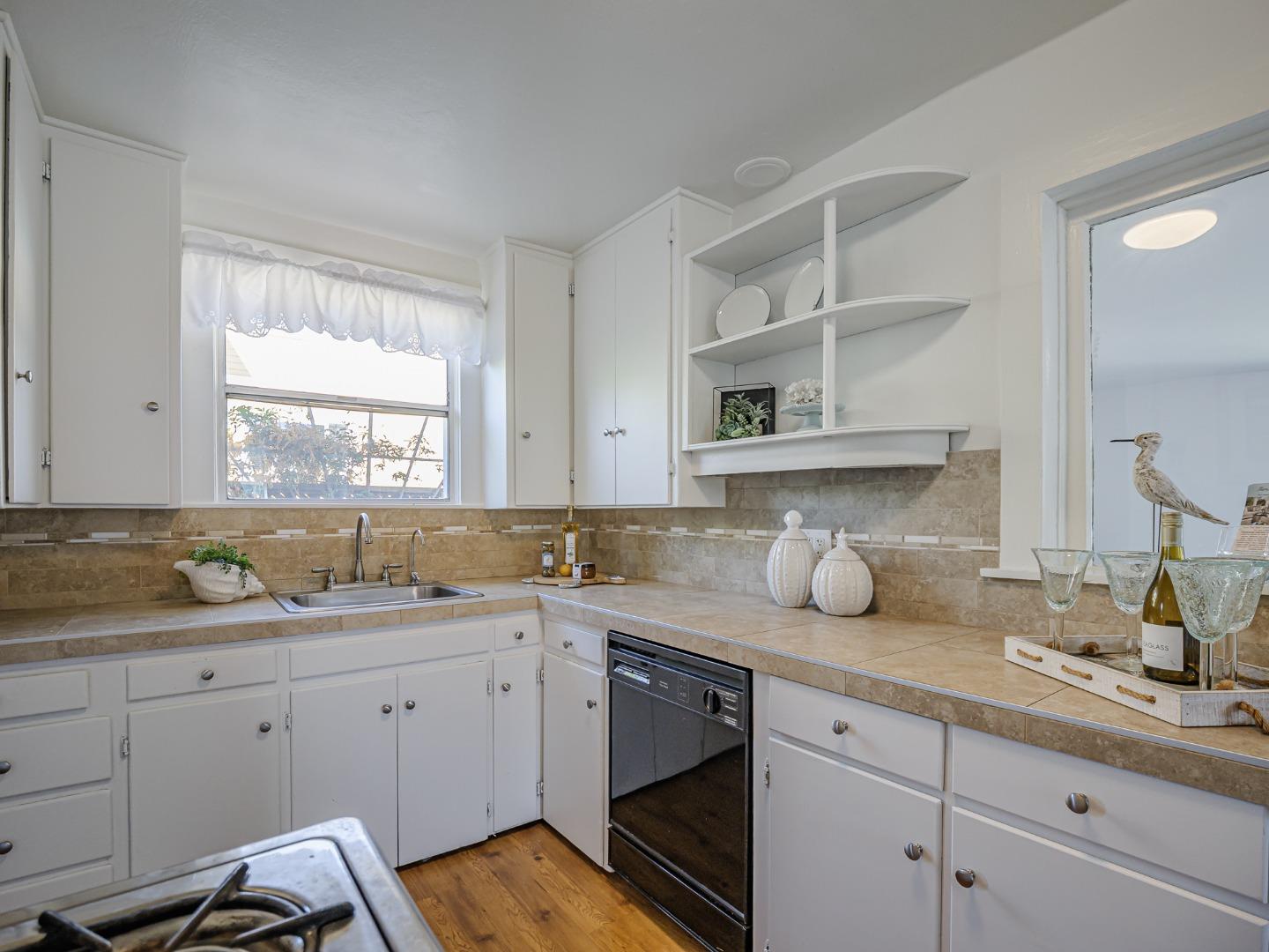 Detail Gallery Image 15 of 49 For 614 Poplar Ave, Santa Cruz,  CA 95062 - 3 Beds | 1 Baths