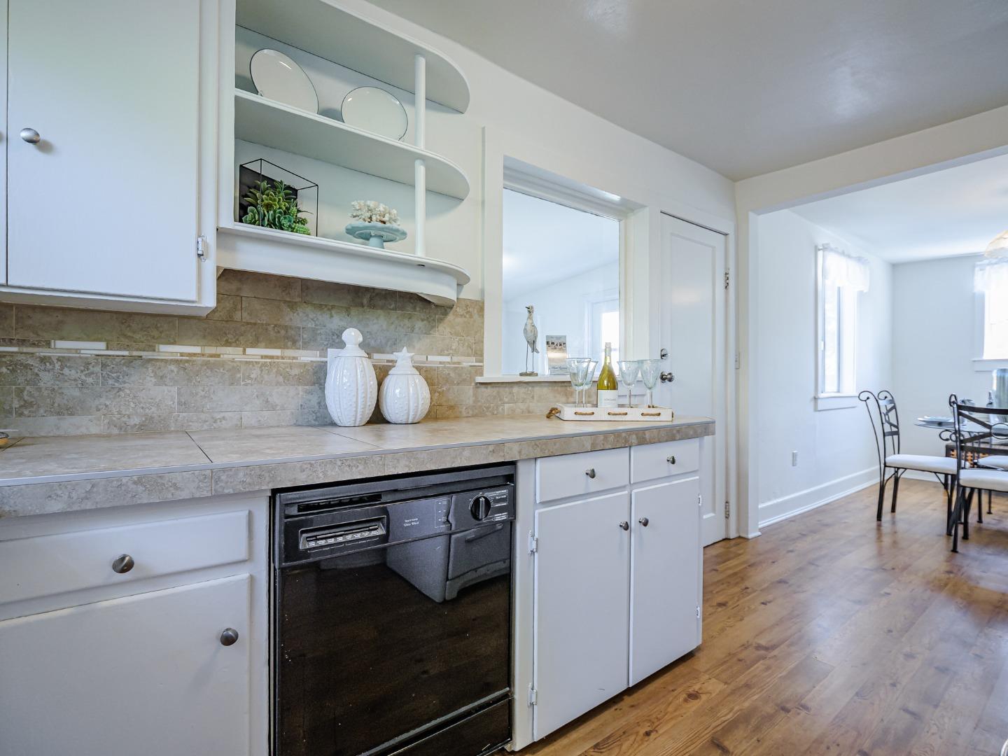 Detail Gallery Image 16 of 49 For 614 Poplar Ave, Santa Cruz,  CA 95062 - 3 Beds | 1 Baths