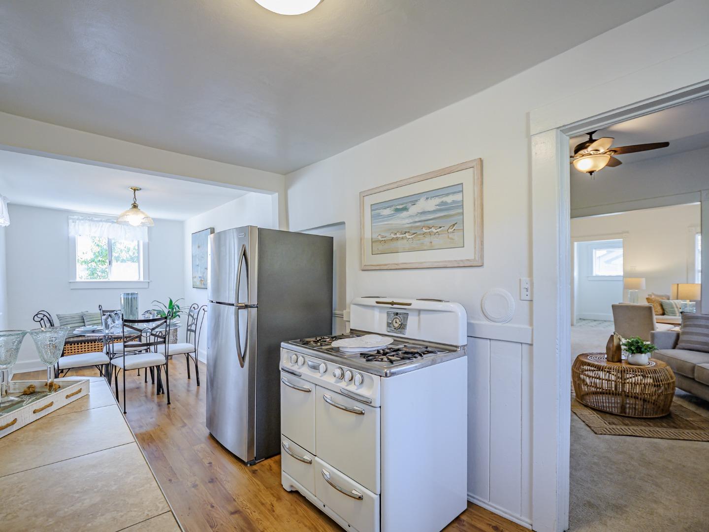 Detail Gallery Image 17 of 49 For 614 Poplar Ave, Santa Cruz,  CA 95062 - 3 Beds | 1 Baths