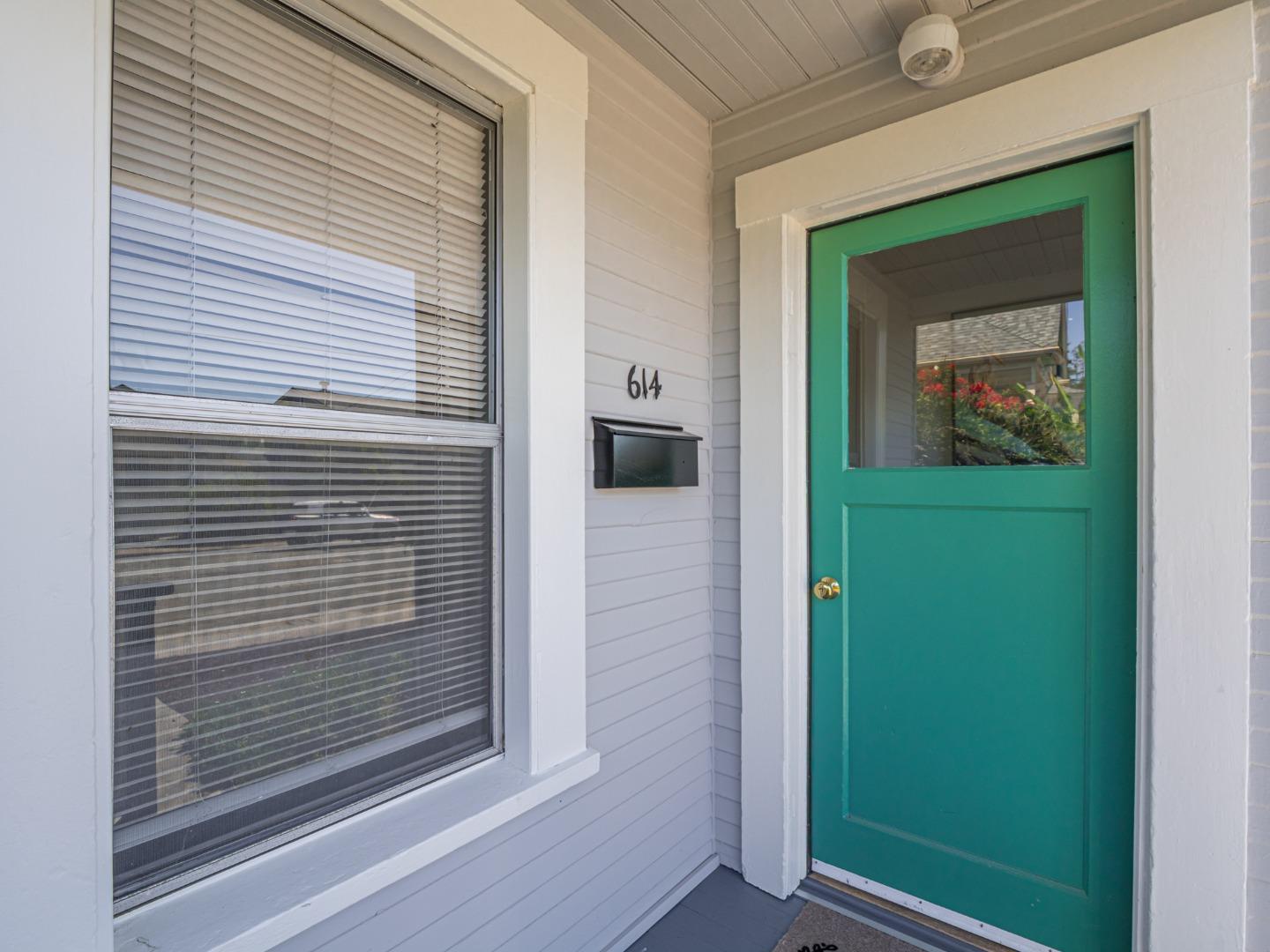 Detail Gallery Image 3 of 49 For 614 Poplar Ave, Santa Cruz,  CA 95062 - 3 Beds | 1 Baths