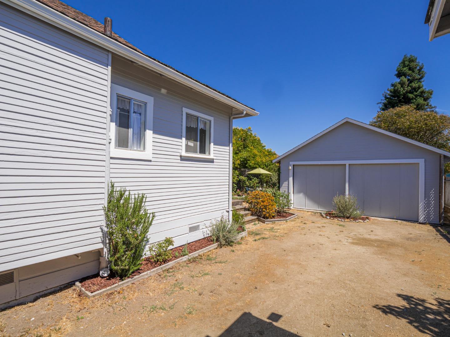 Detail Gallery Image 36 of 49 For 614 Poplar Ave, Santa Cruz,  CA 95062 - 3 Beds | 1 Baths