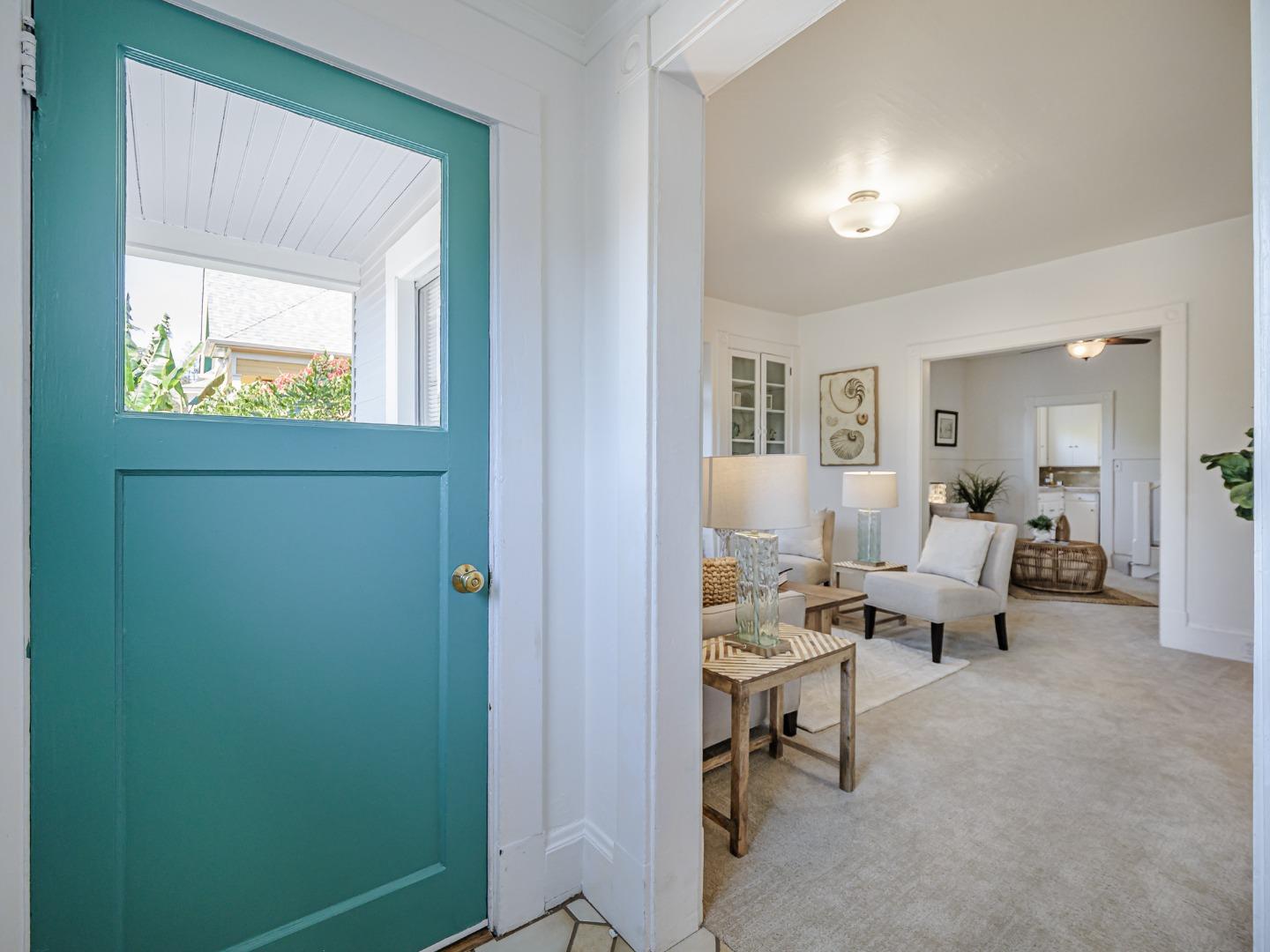 Detail Gallery Image 4 of 49 For 614 Poplar Ave, Santa Cruz,  CA 95062 - 3 Beds | 1 Baths
