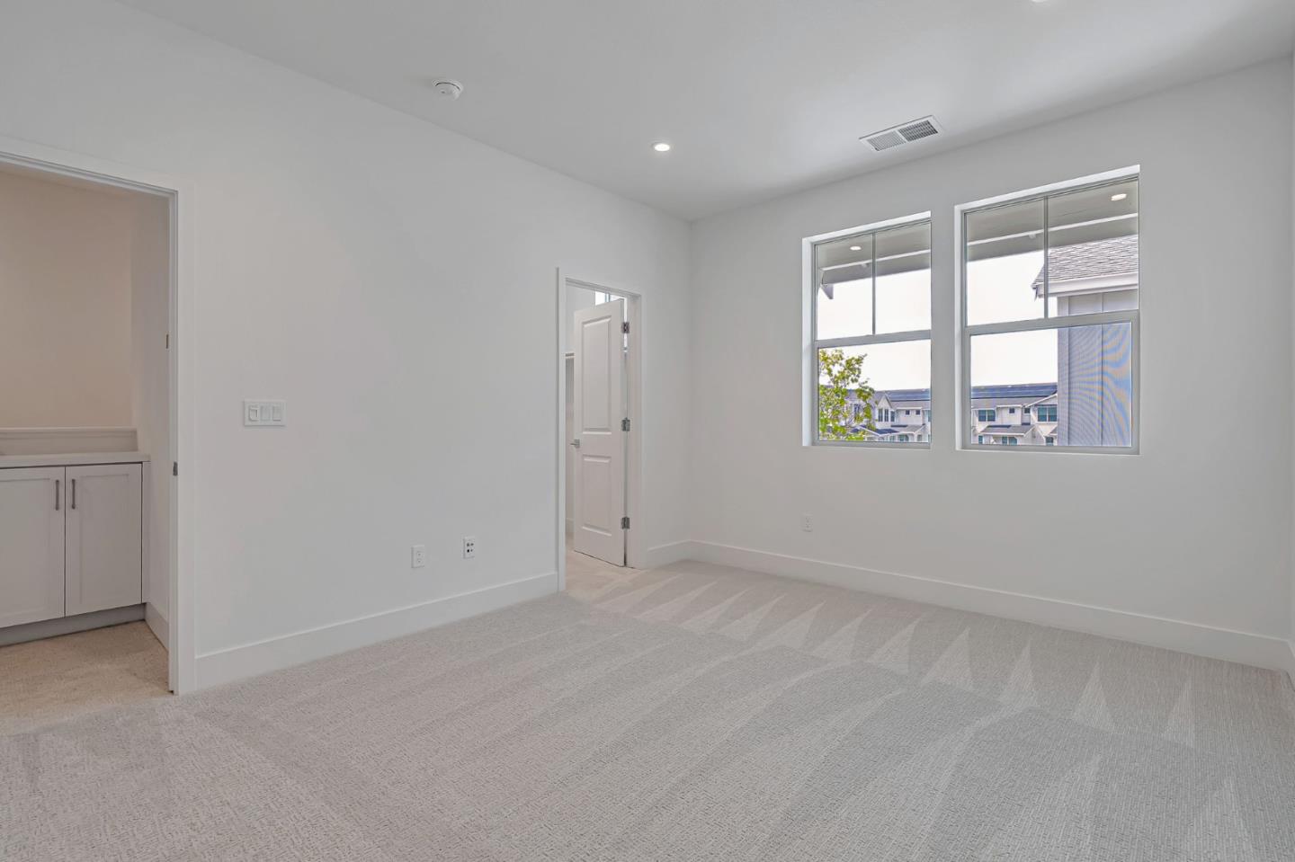 Detail Gallery Image 12 of 17 For 231 Oak Cir, Walnut Creek,  CA 94597 - 4 Beds | 3/1 Baths