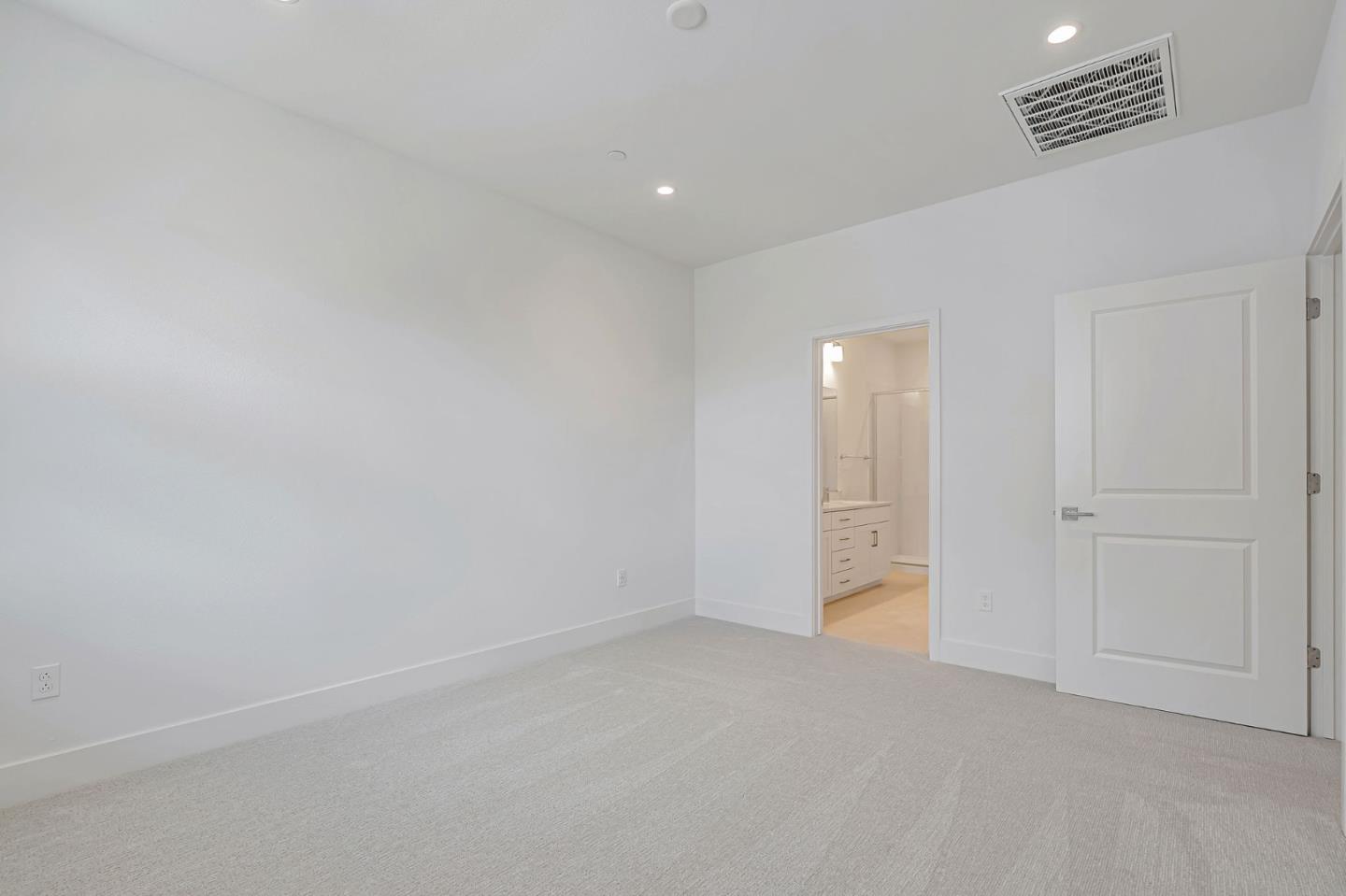 Detail Gallery Image 14 of 17 For 231 Oak Cir, Walnut Creek,  CA 94597 - 4 Beds | 3/1 Baths