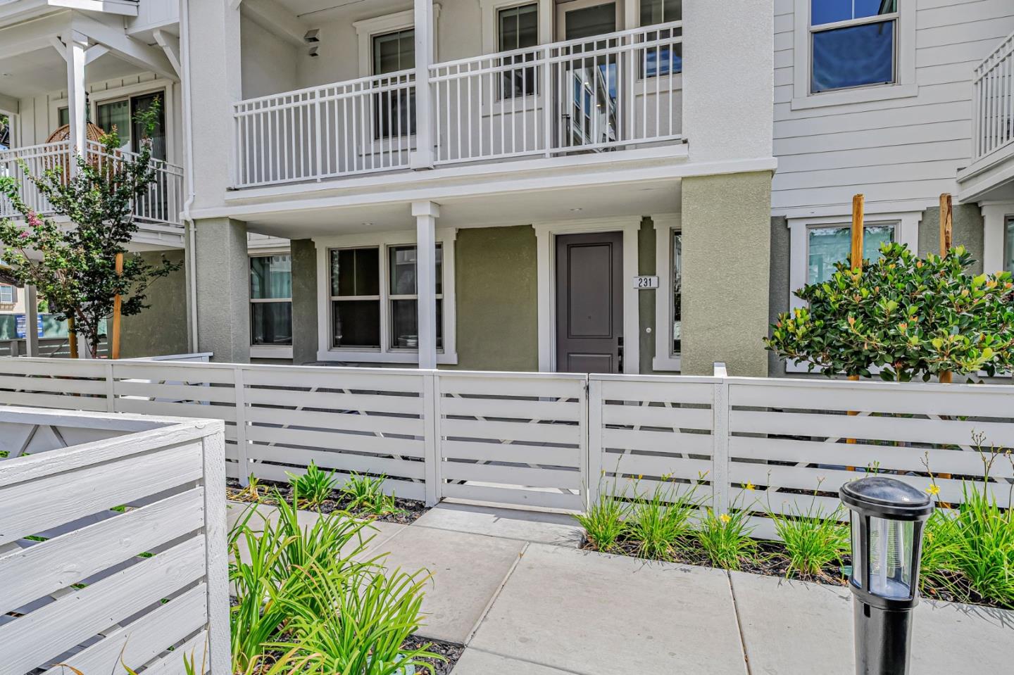 Detail Gallery Image 2 of 17 For 231 Oak Cir, Walnut Creek,  CA 94597 - 4 Beds | 3/1 Baths