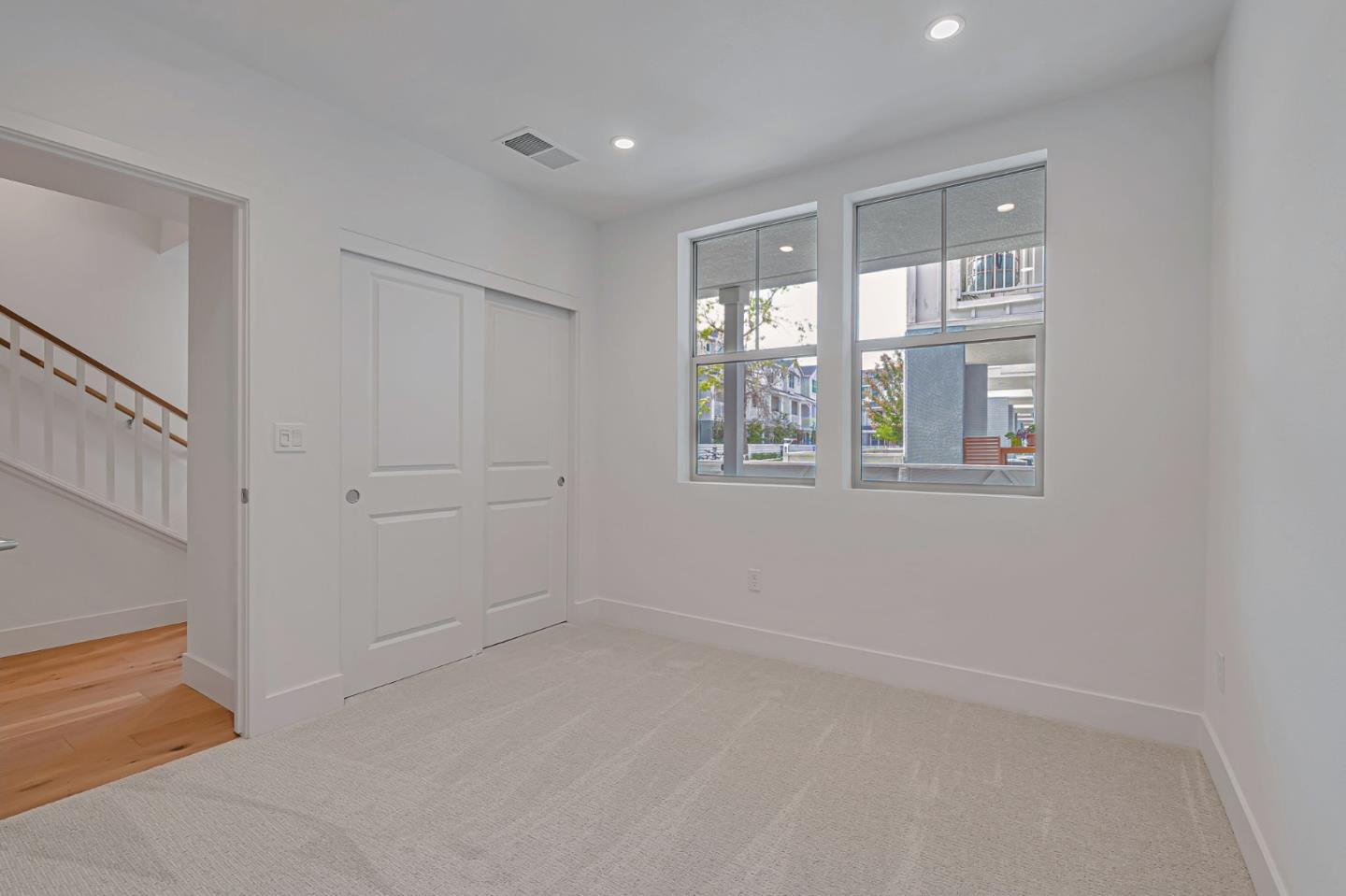 Detail Gallery Image 4 of 17 For 231 Oak Cir, Walnut Creek,  CA 94597 - 4 Beds | 3/1 Baths