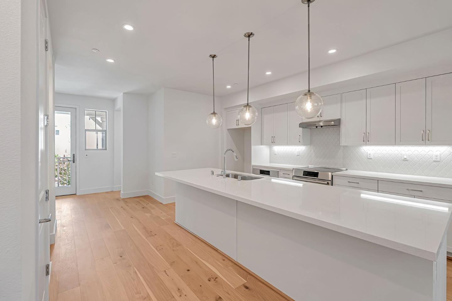 Detail Gallery Image 9 of 17 For 231 Oak Cir, Walnut Creek,  CA 94597 - 4 Beds | 3/1 Baths