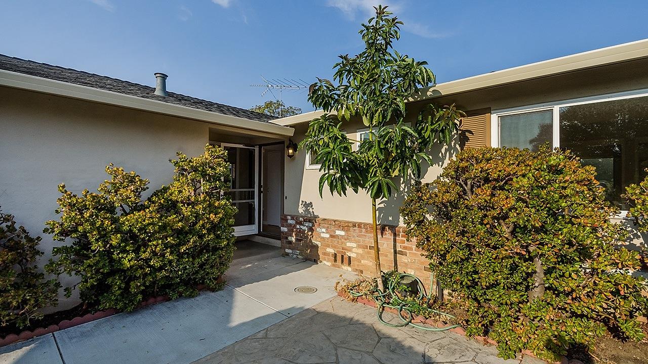 Detail Gallery Image 3 of 19 For 826 Orange Ave, Sunnyvale,  CA 94087 - 3 Beds | 2 Baths