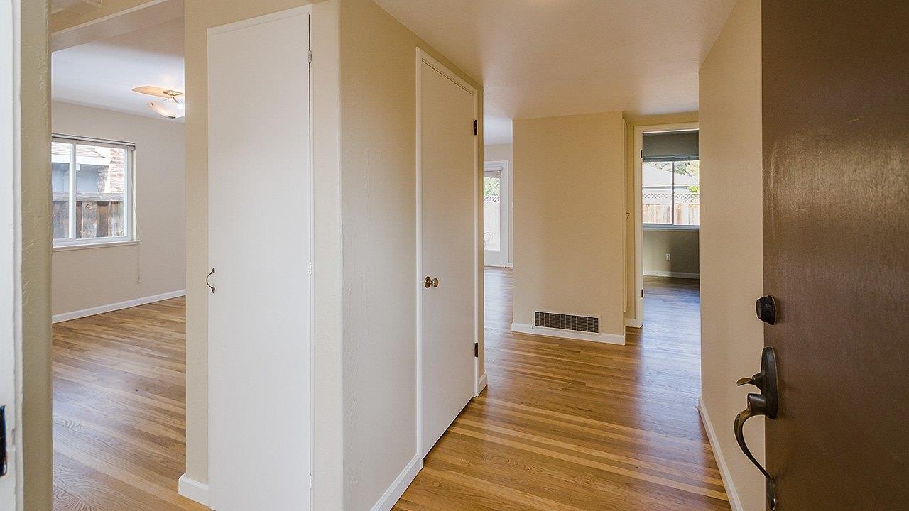 Detail Gallery Image 4 of 19 For 826 Orange Ave, Sunnyvale,  CA 94087 - 3 Beds | 2 Baths