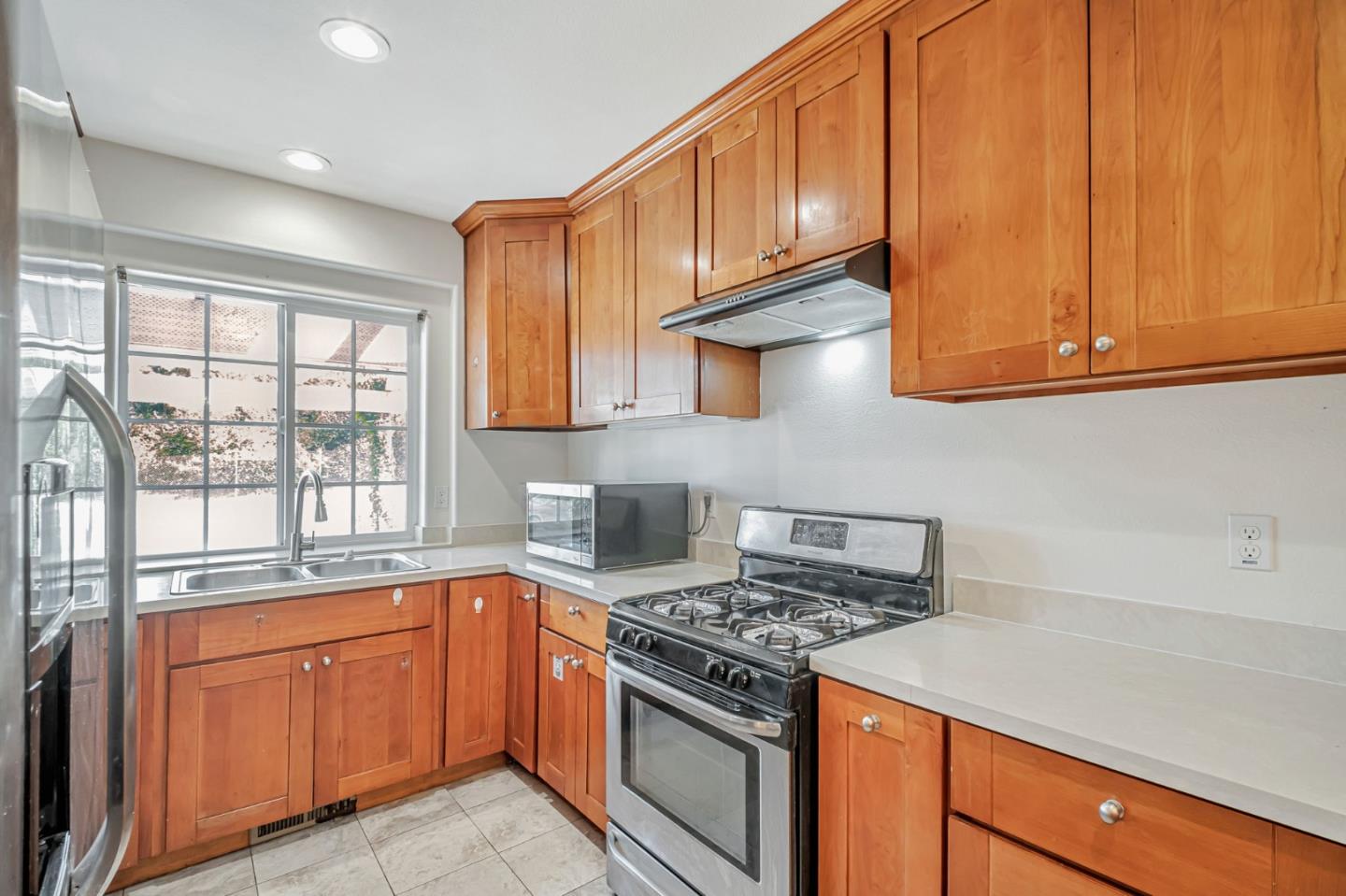 Detail Gallery Image 8 of 33 For 15683 Liberty St, San Leandro,  CA 94578 - 3 Beds | 3/1 Baths