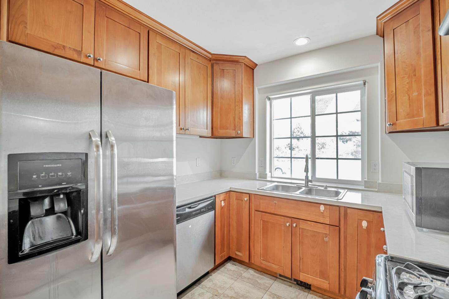 Detail Gallery Image 9 of 33 For 15683 Liberty St, San Leandro,  CA 94578 - 3 Beds | 3/1 Baths