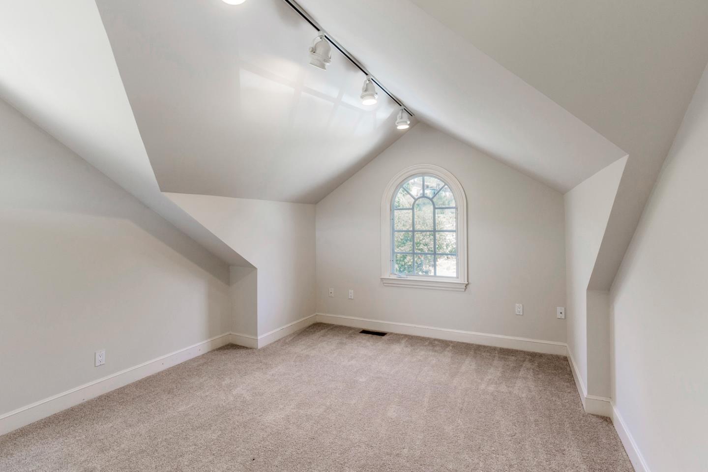Detail Gallery Image 15 of 29 For 129 Hillside Dr, Woodside,  CA 94062 - 4 Beds | 2/1 Baths