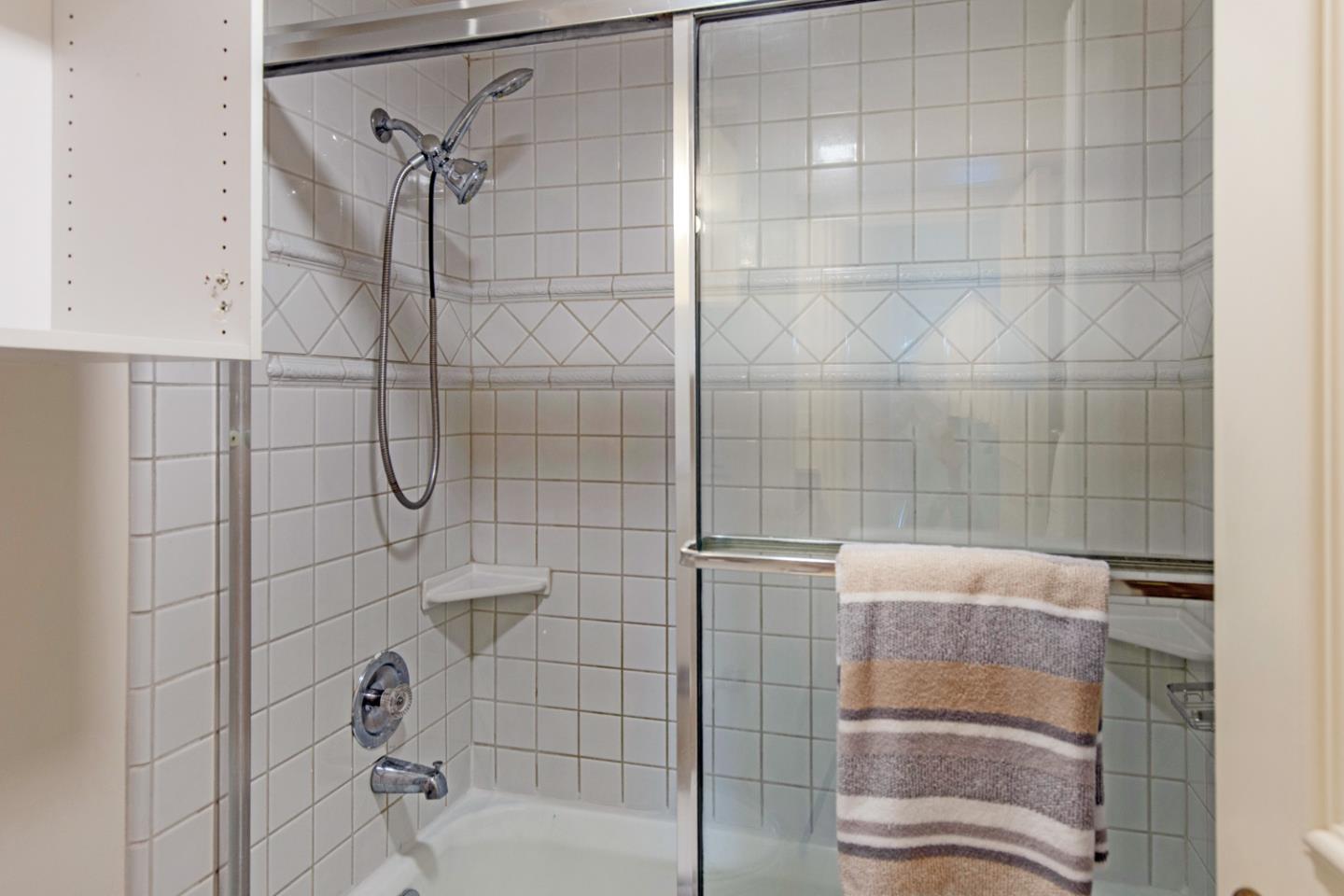 Detail Gallery Image 21 of 29 For 129 Hillside Dr, Woodside,  CA 94062 - 4 Beds | 2/1 Baths