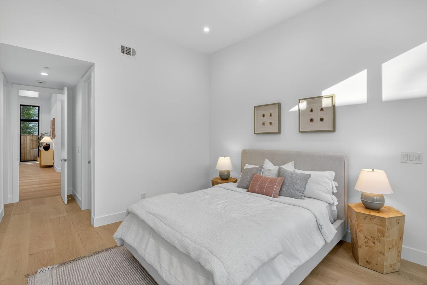 Detail Gallery Image 14 of 32 For 769 Allen Ct, Palo Alto,  CA 94303 - 5 Beds | 5/1 Baths