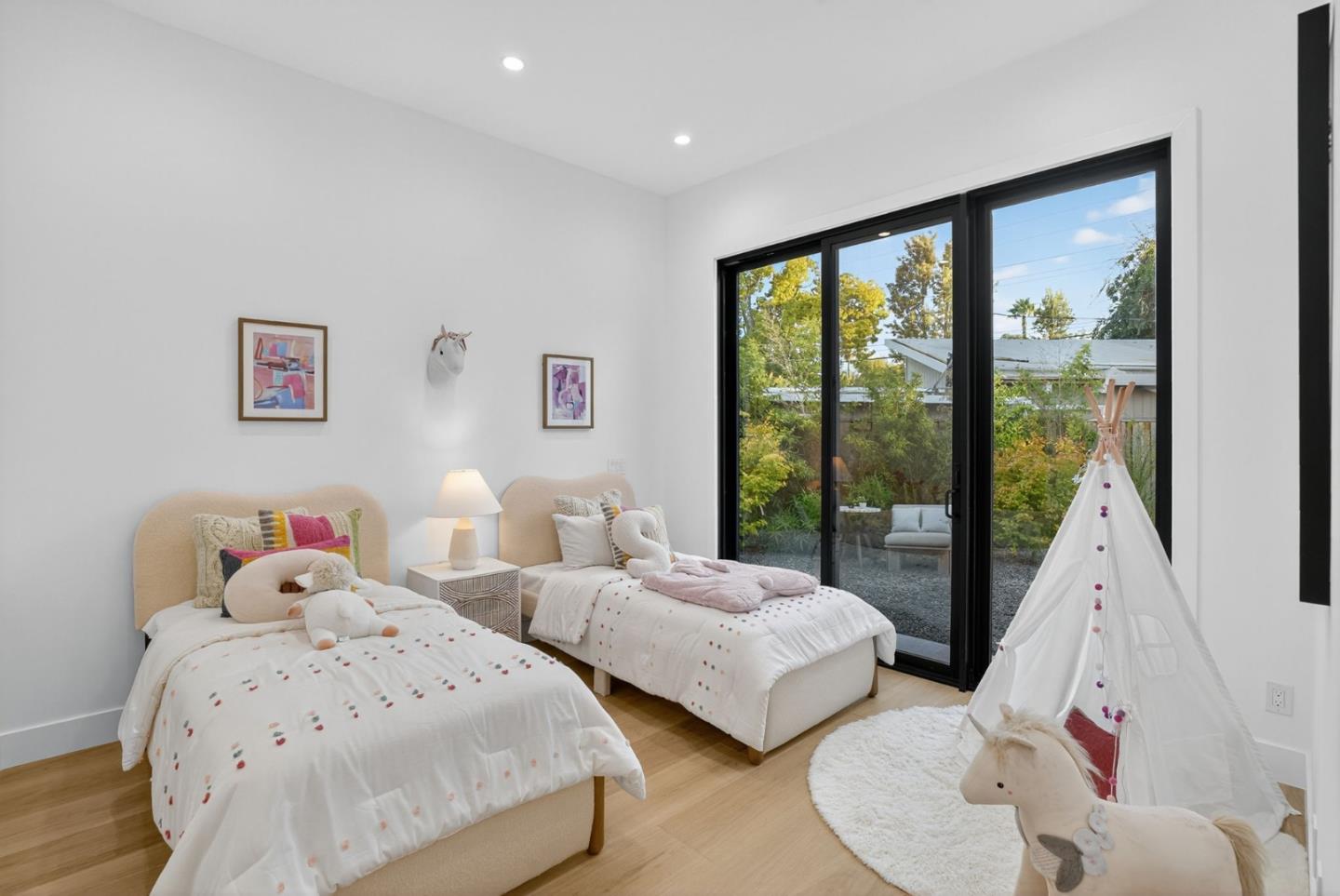 Detail Gallery Image 18 of 32 For 769 Allen Ct, Palo Alto,  CA 94303 - 5 Beds | 5/1 Baths
