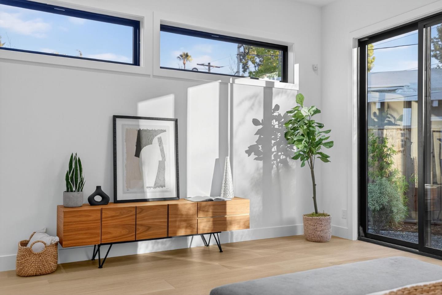 Detail Gallery Image 20 of 32 For 769 Allen Ct, Palo Alto,  CA 94303 - 5 Beds | 5/1 Baths