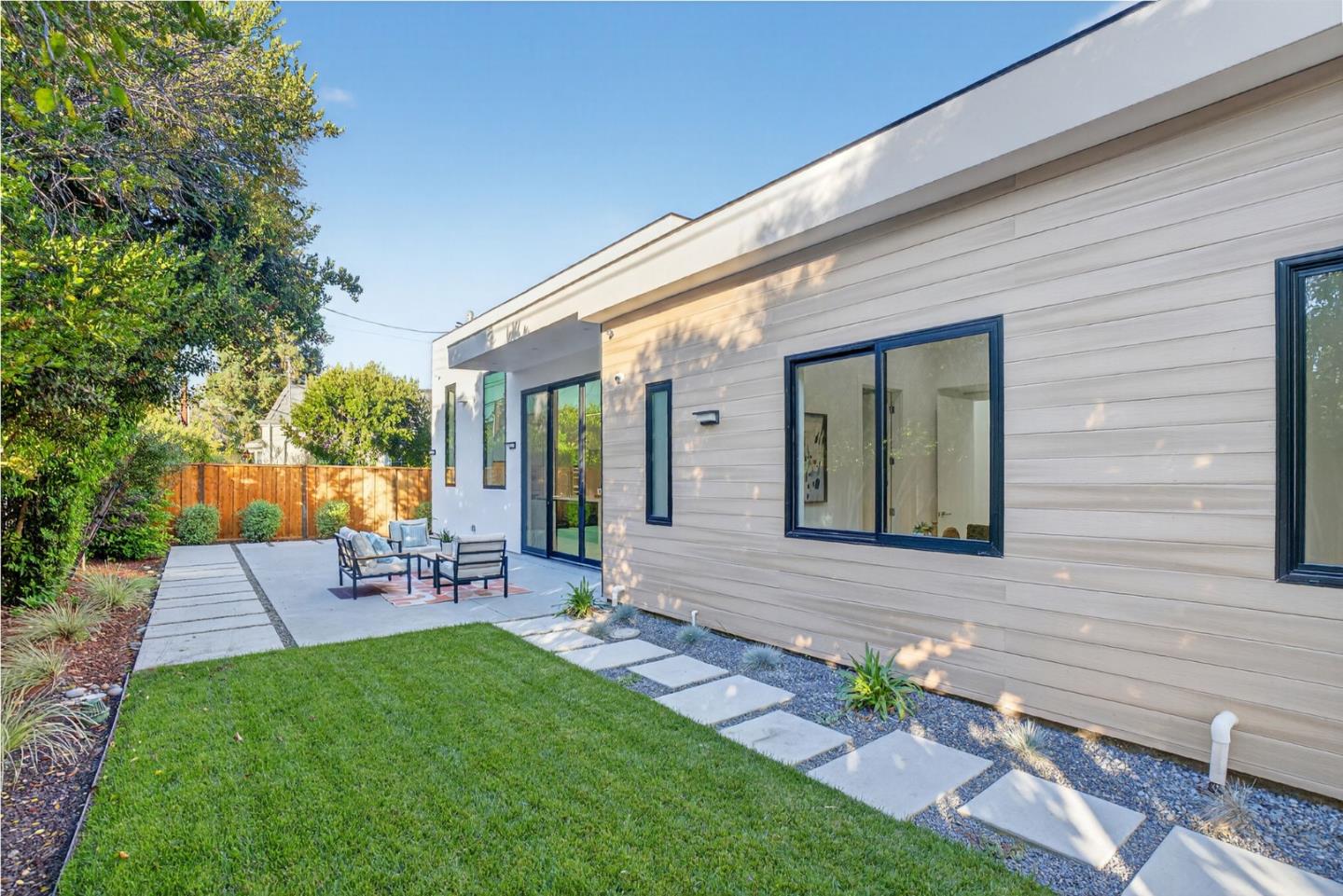 Detail Gallery Image 26 of 32 For 769 Allen Ct, Palo Alto,  CA 94303 - 5 Beds | 5/1 Baths