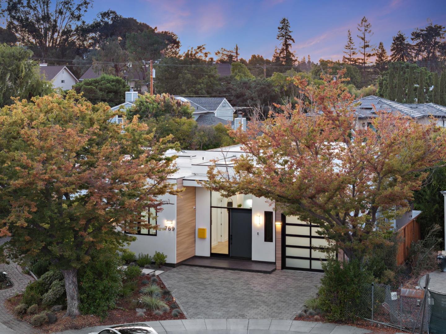 Detail Gallery Image 28 of 32 For 769 Allen Ct, Palo Alto,  CA 94303 - 5 Beds | 5/1 Baths