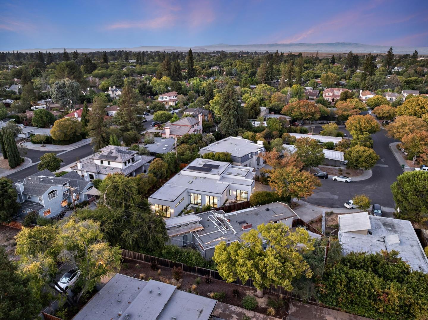 Detail Gallery Image 29 of 32 For 769 Allen Ct, Palo Alto,  CA 94303 - 5 Beds | 5/1 Baths