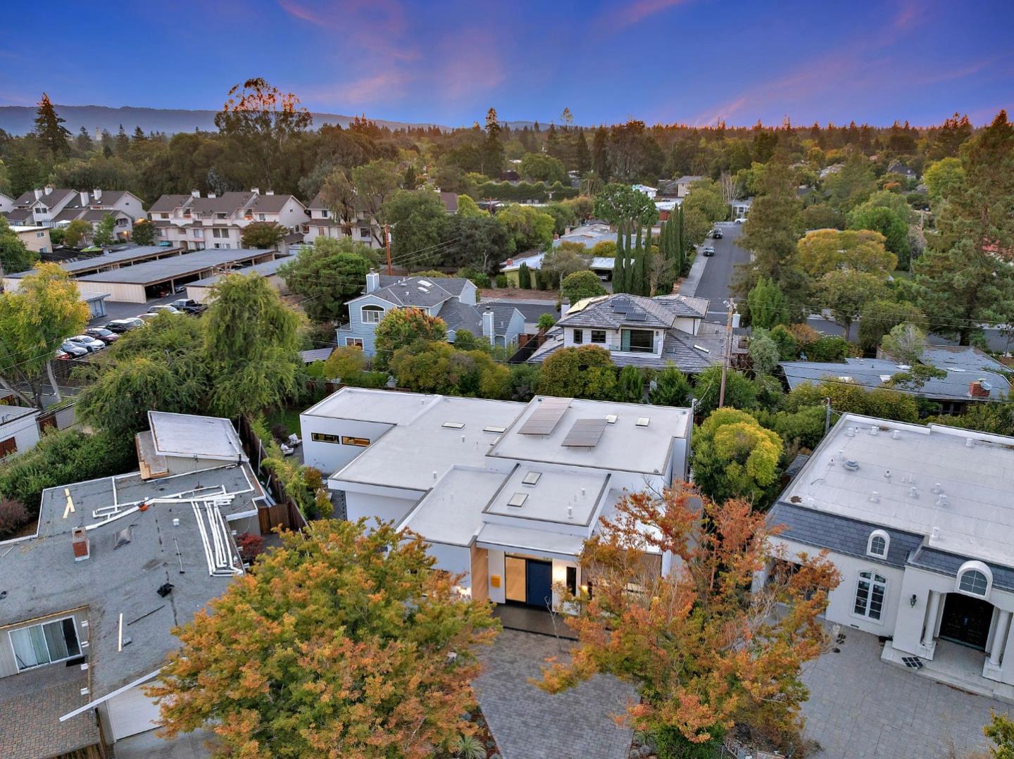Detail Gallery Image 30 of 32 For 769 Allen Ct, Palo Alto,  CA 94303 - 5 Beds | 5/1 Baths