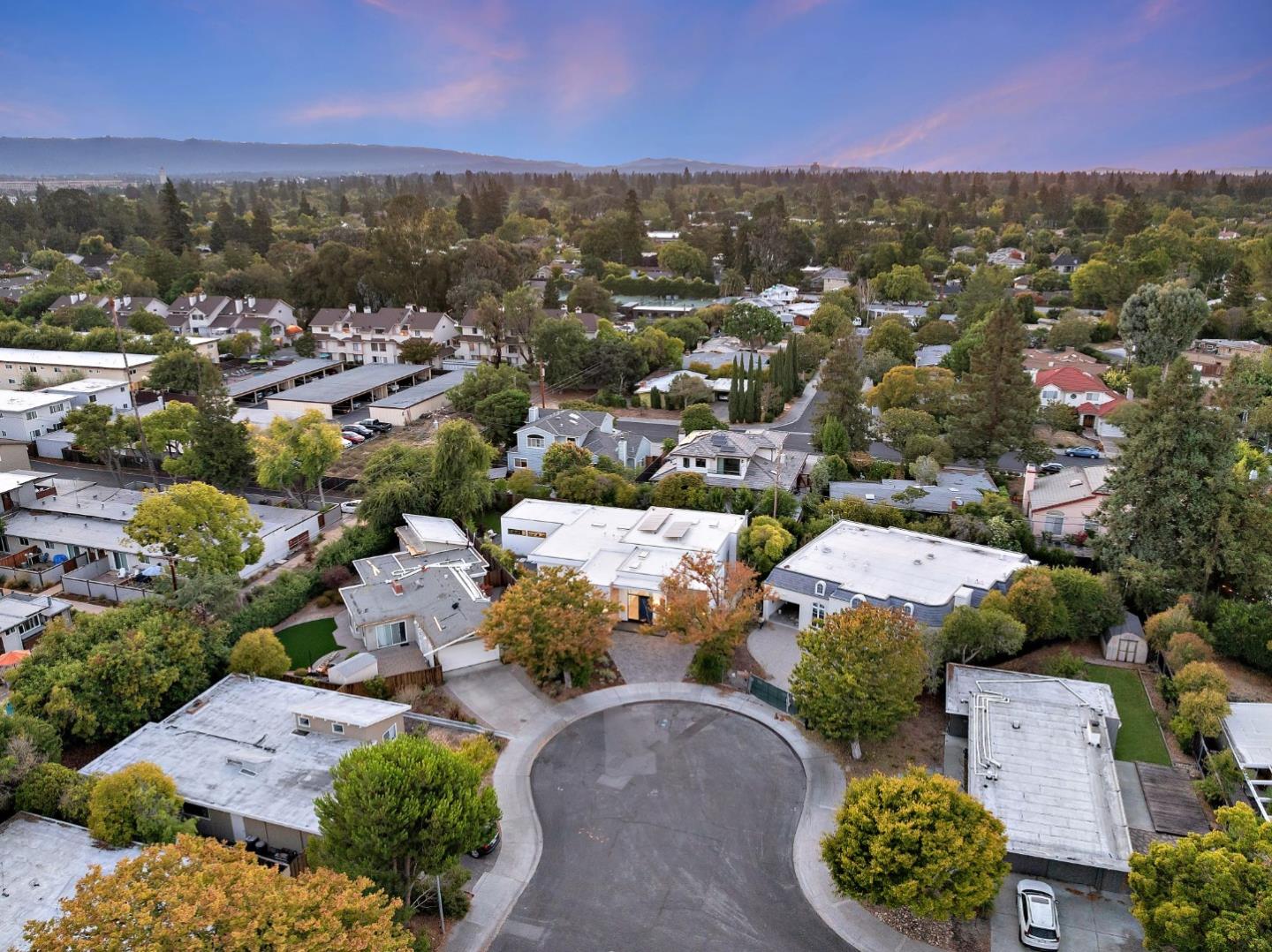 Detail Gallery Image 31 of 32 For 769 Allen Ct, Palo Alto,  CA 94303 - 5 Beds | 5/1 Baths