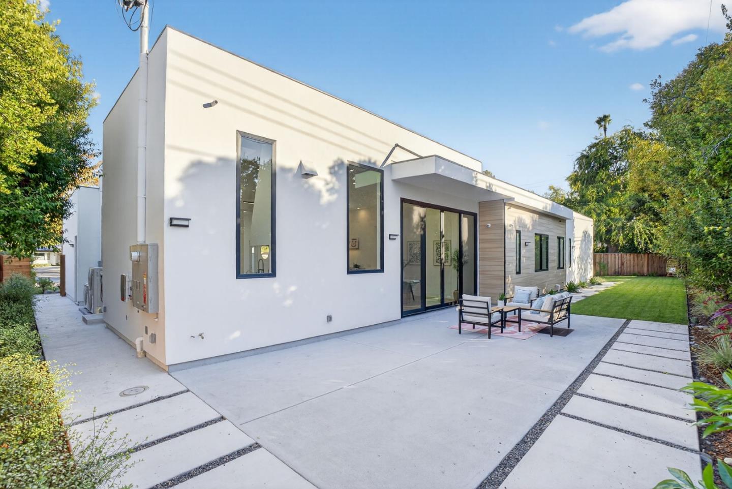 Detail Gallery Image 8 of 32 For 769 Allen Ct, Palo Alto,  CA 94303 - 5 Beds | 5/1 Baths
