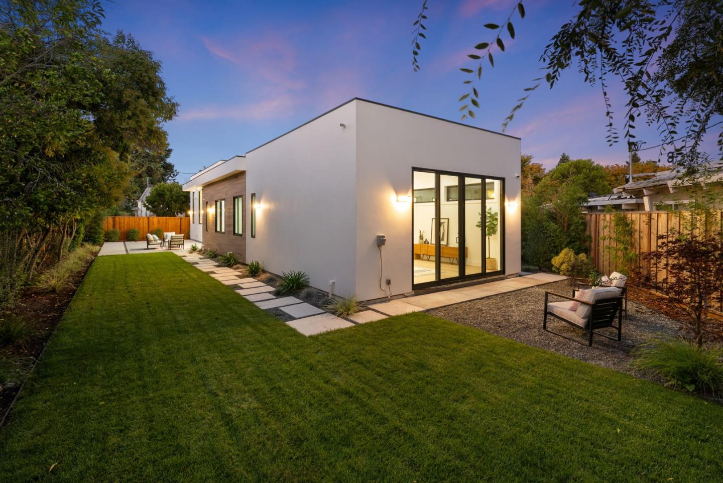 Detail Gallery Image 9 of 32 For 769 Allen Ct, Palo Alto,  CA 94303 - 5 Beds | 5/1 Baths