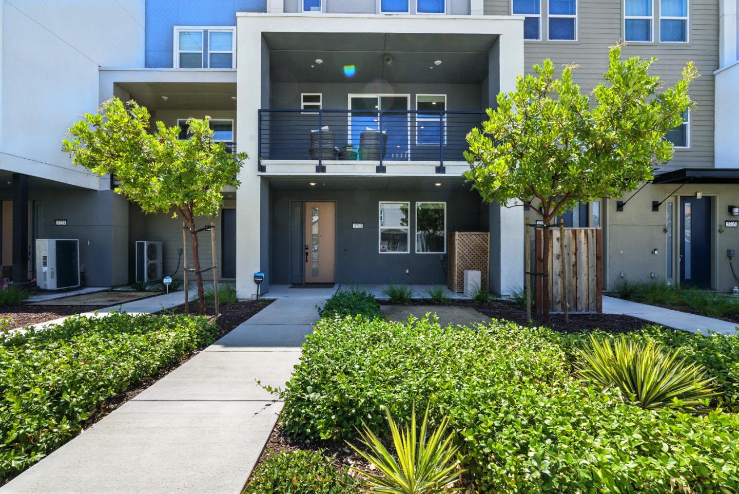 Detail Gallery Image 5 of 51 For 5713 Immersion Loop, San Jose,  CA 95119 - 3 Beds | 3/1 Baths