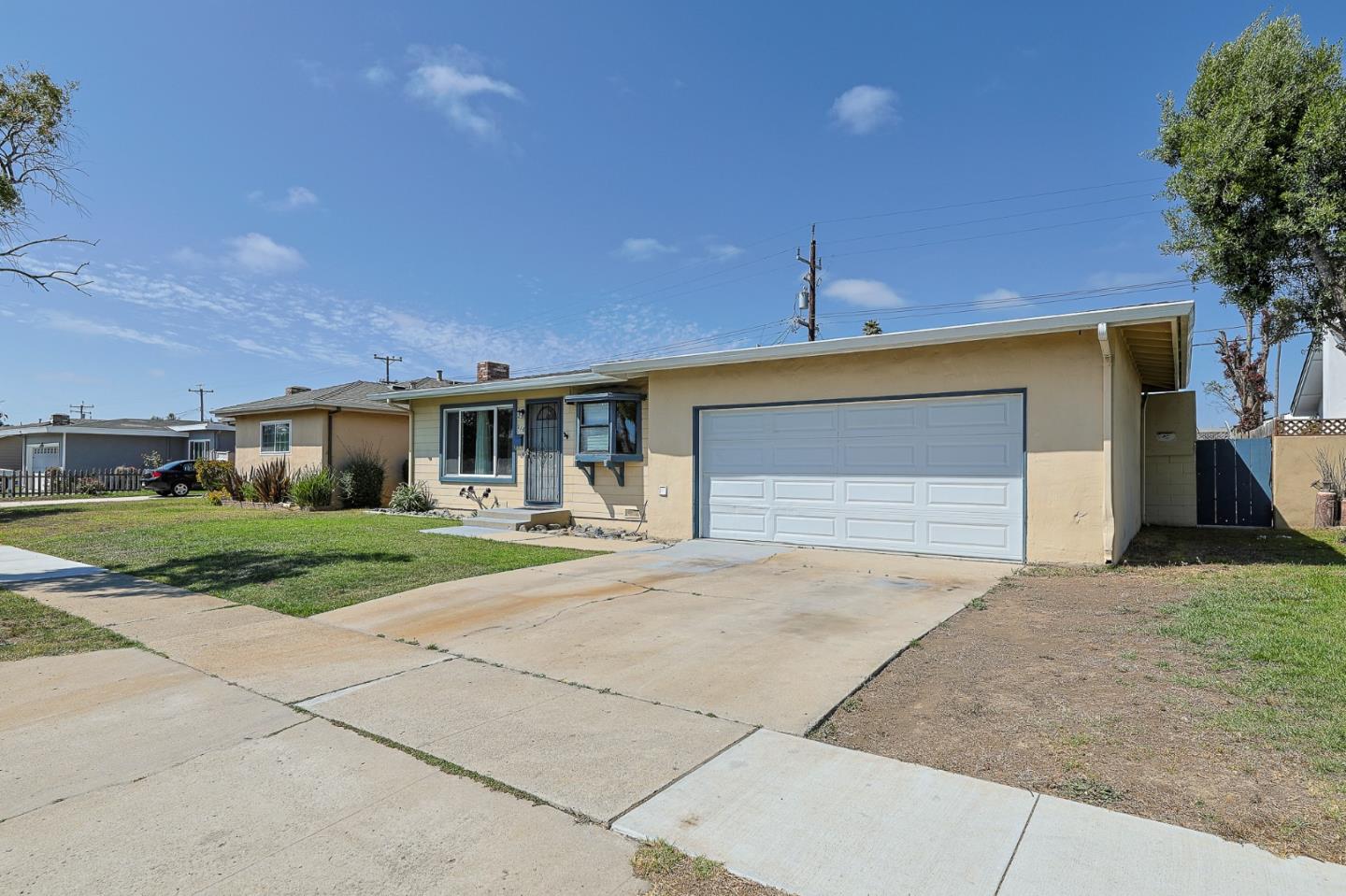 Detail Gallery Image 2 of 20 For 216 Crescent, Salinas,  CA 93906 - 3 Beds | 1/1 Baths