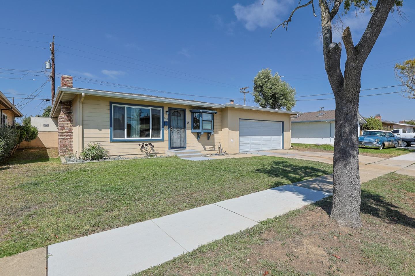 Detail Gallery Image 3 of 20 For 216 Crescent, Salinas,  CA 93906 - 3 Beds | 1/1 Baths