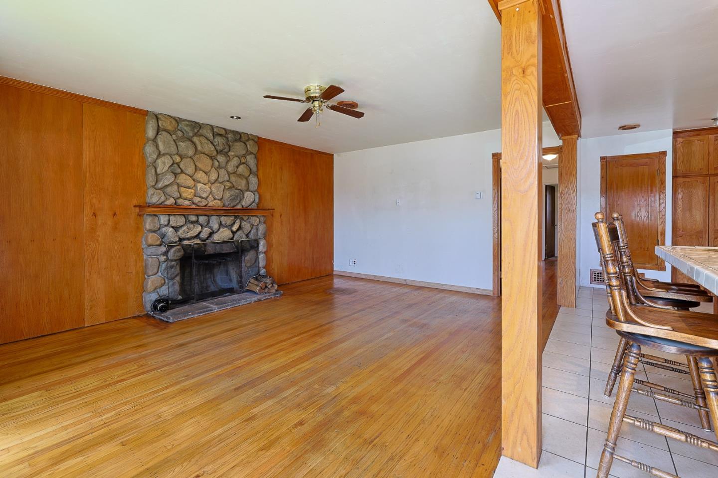 Detail Gallery Image 4 of 20 For 216 Crescent, Salinas,  CA 93906 - 3 Beds | 1/1 Baths
