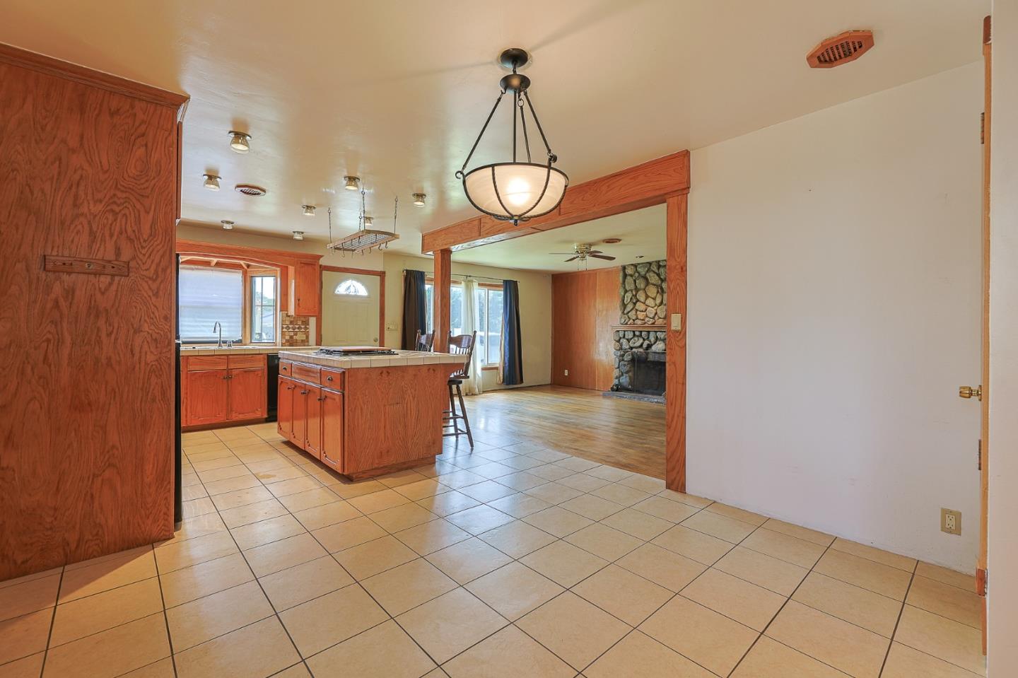 Detail Gallery Image 7 of 20 For 216 Crescent, Salinas,  CA 93906 - 3 Beds | 1/1 Baths