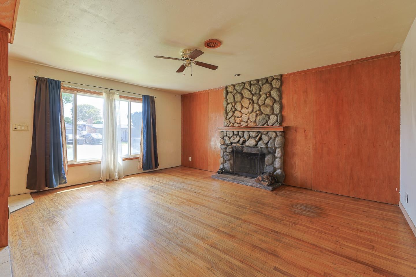 Detail Gallery Image 8 of 20 For 216 Crescent, Salinas,  CA 93906 - 3 Beds | 1/1 Baths