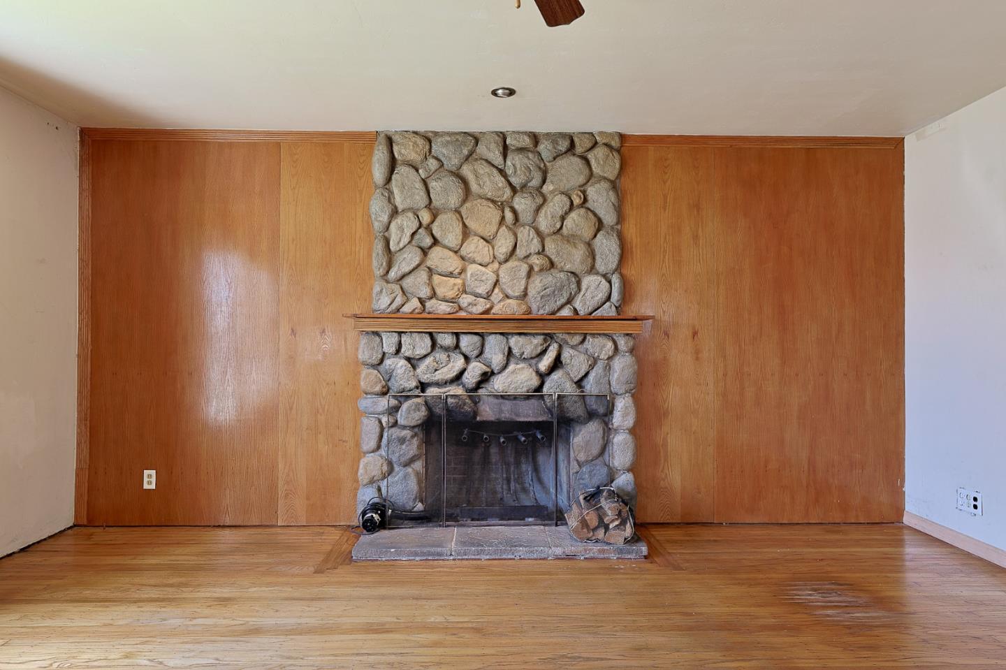 Detail Gallery Image 9 of 20 For 216 Crescent, Salinas,  CA 93906 - 3 Beds | 1/1 Baths