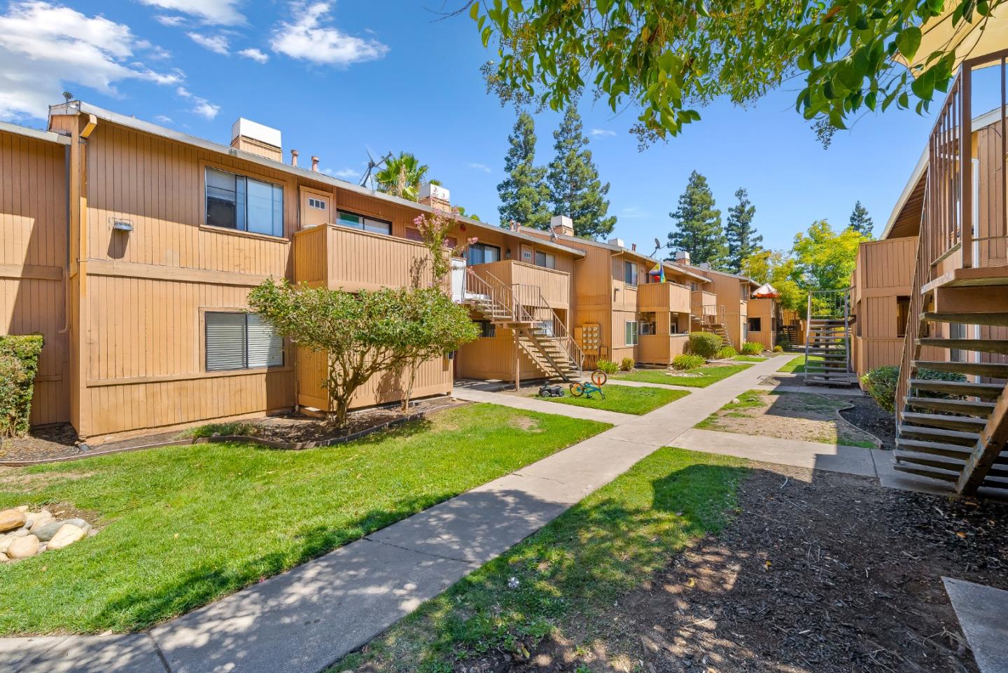 Detail Gallery Image 2 of 73 For 1852 Morse Ave, Sacramento,  CA 95825 - – Beds | – Baths