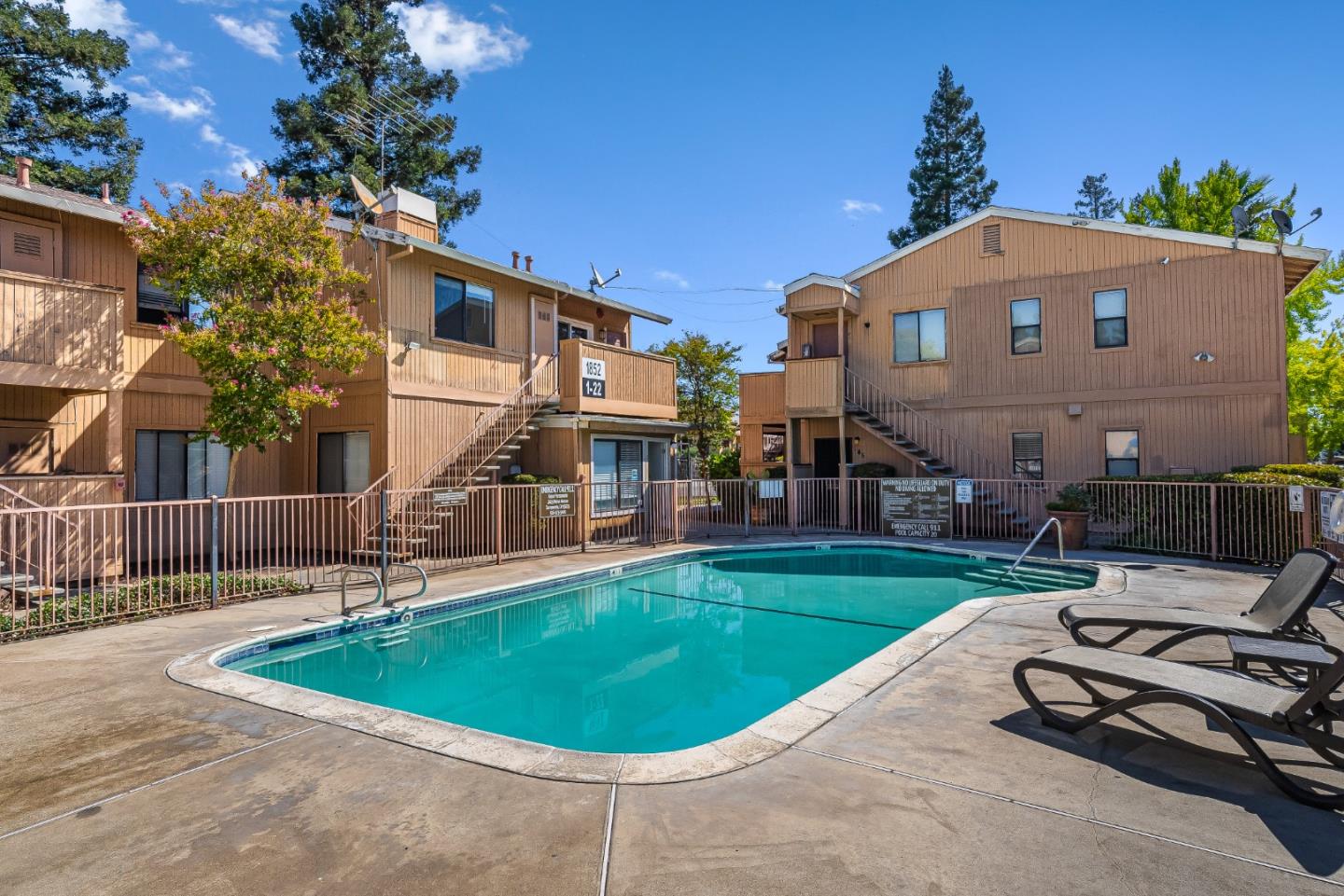 Detail Gallery Image 4 of 73 For 1852 Morse Ave, Sacramento,  CA 95825 - – Beds | – Baths