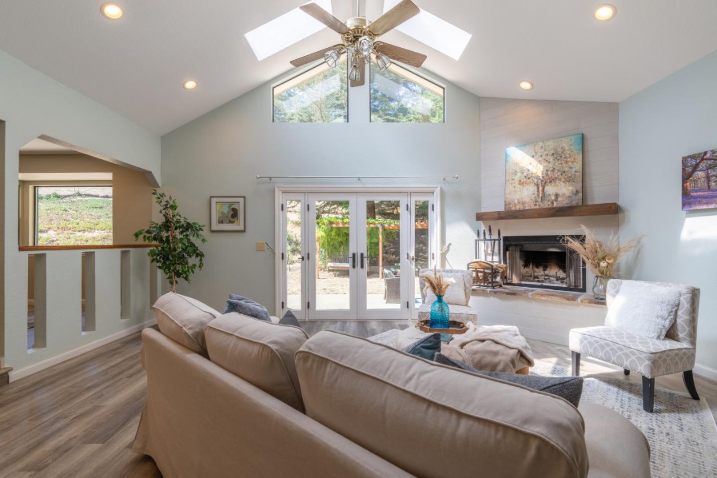 Detail Gallery Image 11 of 47 For 405 Paradise Rd, Salinas,  CA 93907 - 4 Beds | 3 Baths