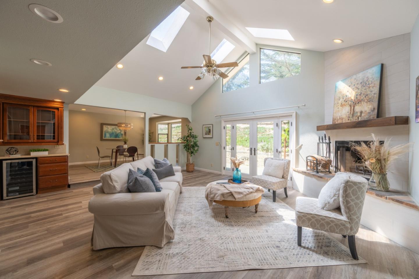 Detail Gallery Image 12 of 47 For 405 Paradise Rd, Salinas,  CA 93907 - 4 Beds | 3 Baths