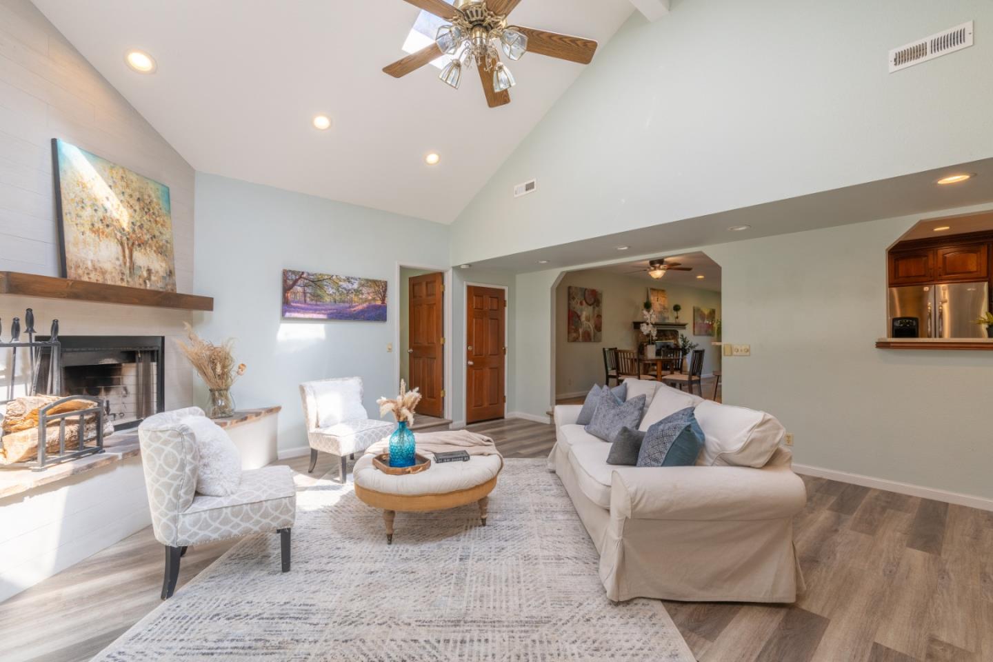 Detail Gallery Image 13 of 47 For 405 Paradise Rd, Salinas,  CA 93907 - 4 Beds | 3 Baths