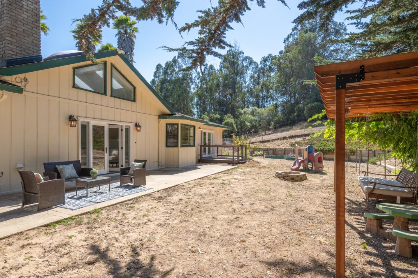 Detail Gallery Image 17 of 47 For 405 Paradise Rd, Salinas,  CA 93907 - 4 Beds | 3 Baths