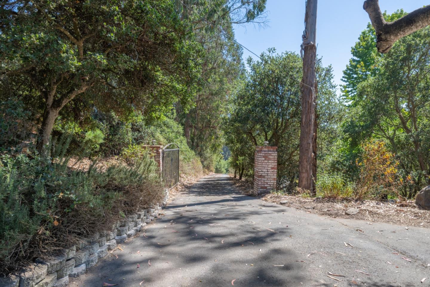 Detail Gallery Image 2 of 47 For 405 Paradise Rd, Salinas,  CA 93907 - 4 Beds | 3 Baths