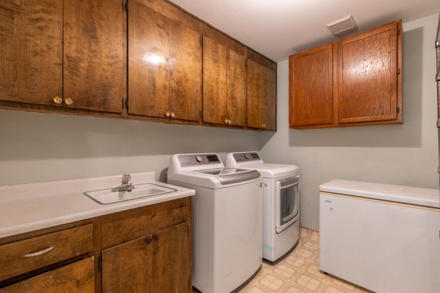 Detail Gallery Image 21 of 47 For 405 Paradise Rd, Salinas,  CA 93907 - 4 Beds | 3 Baths