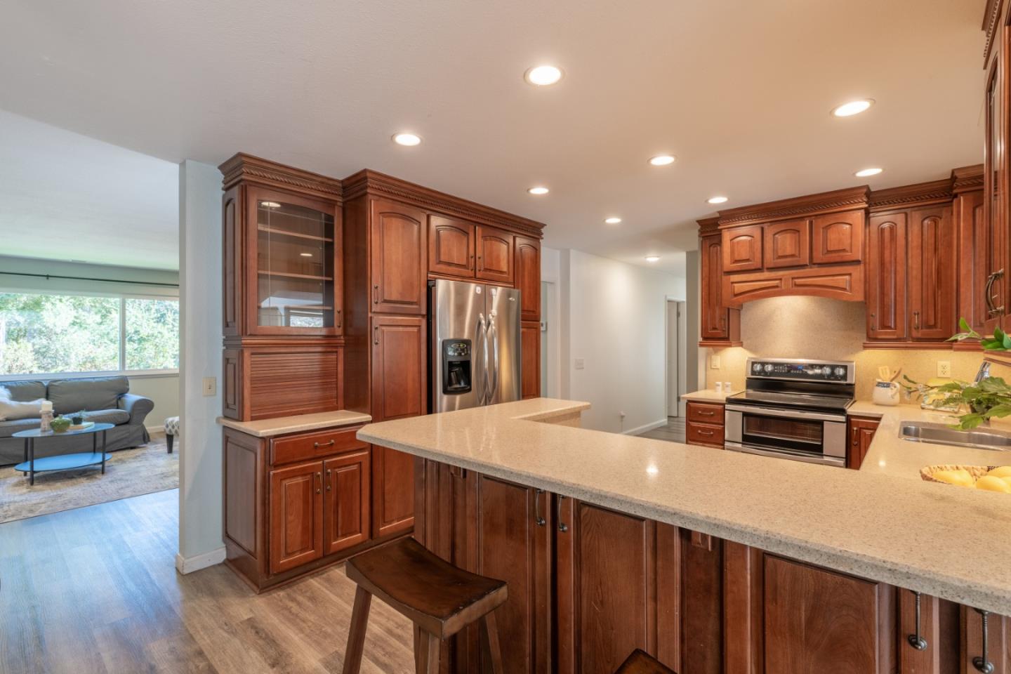Detail Gallery Image 8 of 47 For 405 Paradise Rd, Salinas,  CA 93907 - 4 Beds | 3 Baths
