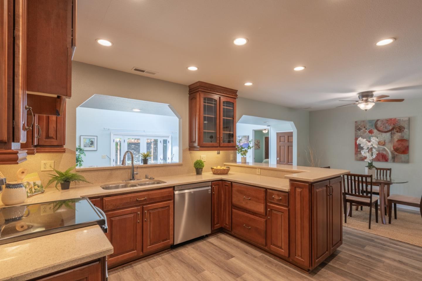 Detail Gallery Image 9 of 47 For 405 Paradise Rd, Salinas,  CA 93907 - 4 Beds | 3 Baths