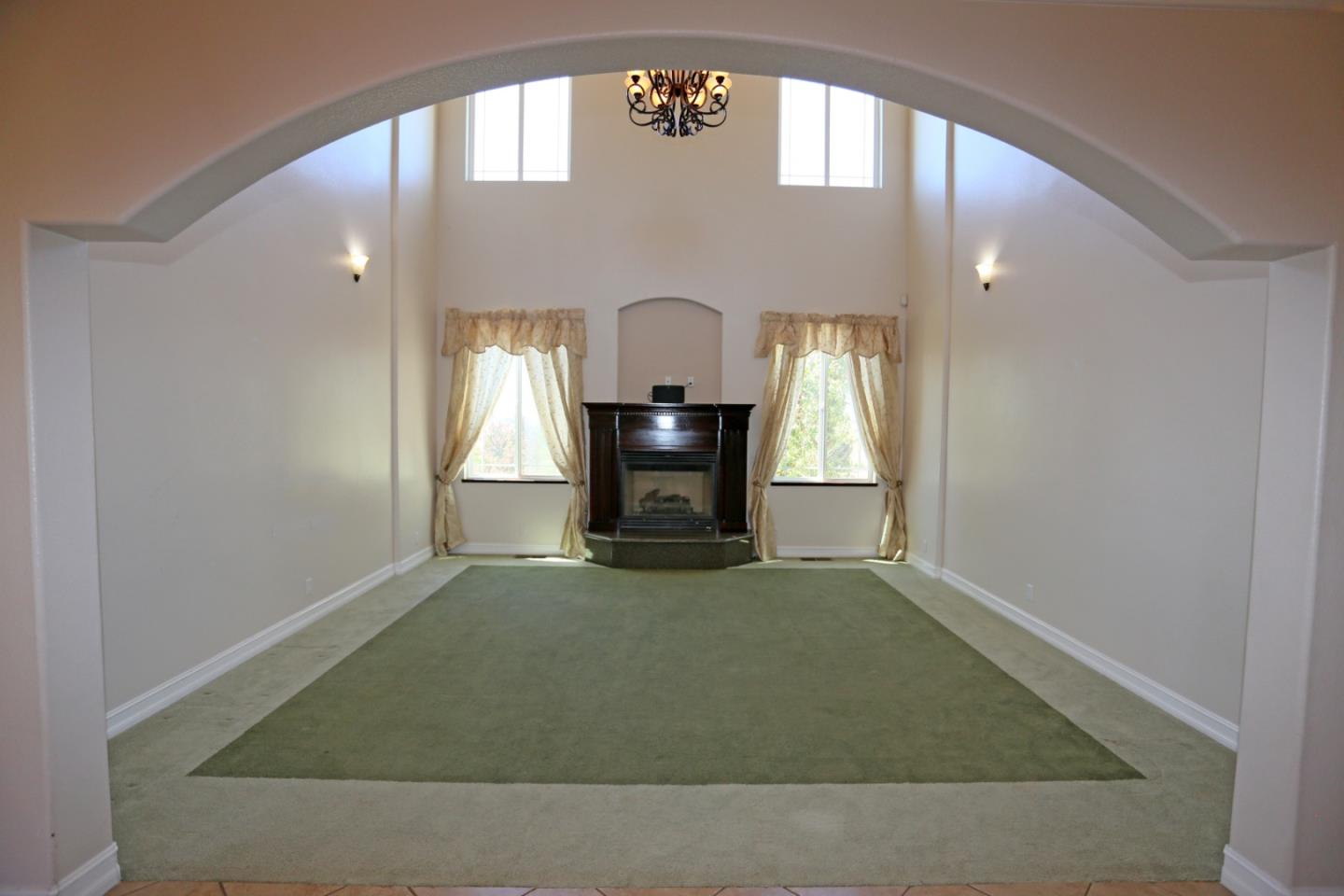 Detail Gallery Image 11 of 87 For 2736 Ferguson Rd, Gilroy,  CA 95020 - 6 Beds | 4/2 Baths