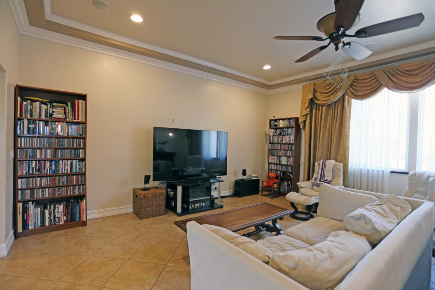 Detail Gallery Image 14 of 87 For 2736 Ferguson Rd, Gilroy,  CA 95020 - 6 Beds | 4/2 Baths