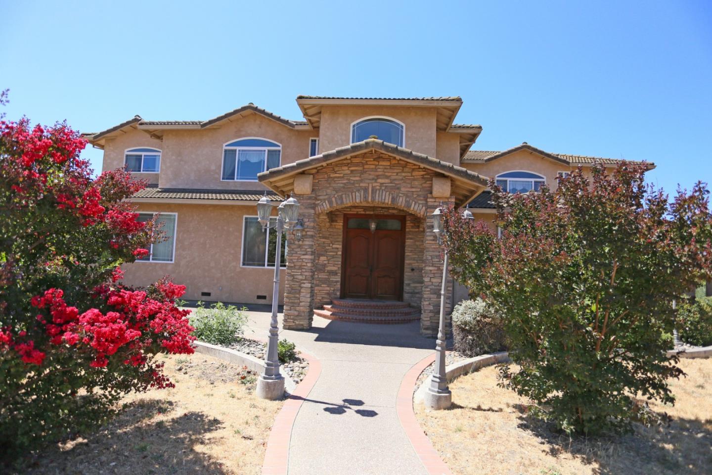Detail Gallery Image 3 of 87 For 2736 Ferguson Rd, Gilroy,  CA 95020 - 6 Beds | 4/2 Baths