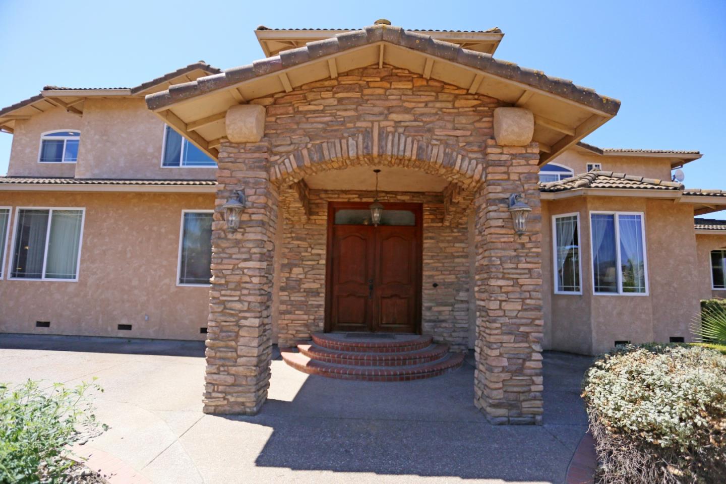 Detail Gallery Image 4 of 87 For 2736 Ferguson Rd, Gilroy,  CA 95020 - 6 Beds | 4/2 Baths